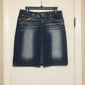 Like new Stretchy Stonewashed pencil Denim  Mini Skirt Junior’s Let me b.